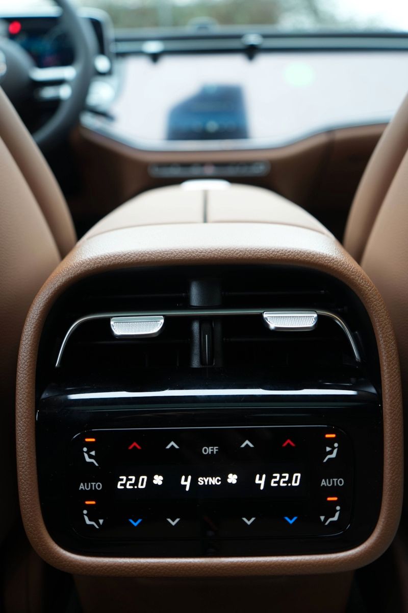 Mercedes-Benz E 200 AMG Premium Plus - Samsaru's Car Outlet