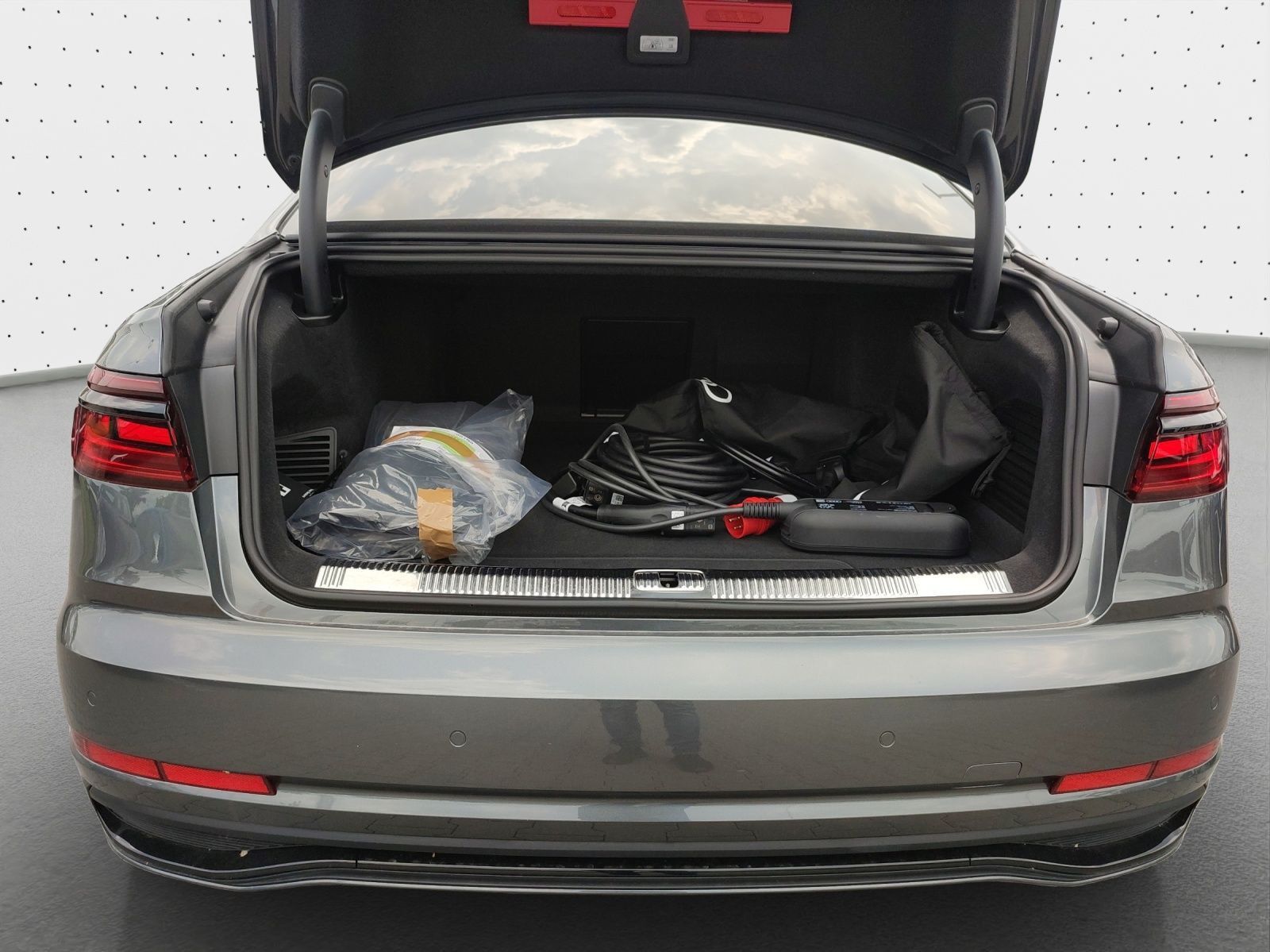 Audi A8 L 60 TFSI e quattro S line - Samsaru's Car Outlet