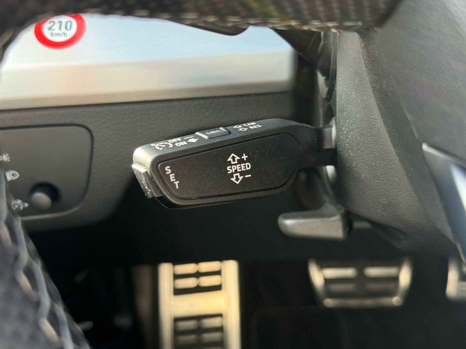 Audi Q5 40 TDI quattro S-line - Samsaru's Car Outlet