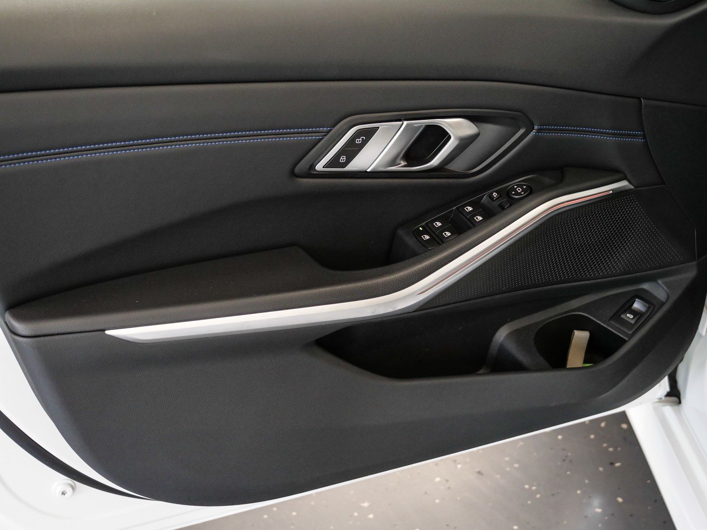BMW 320d M-Sport Aut - Samsaru's Car Outlet