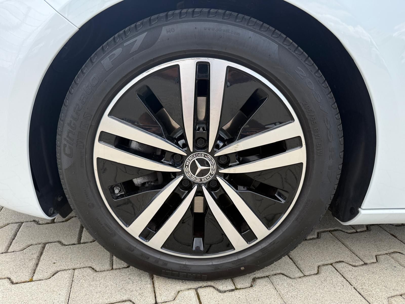 Mercedes-Benz A 200 7G-DTC Advanced - Samsaru's Car Outlet