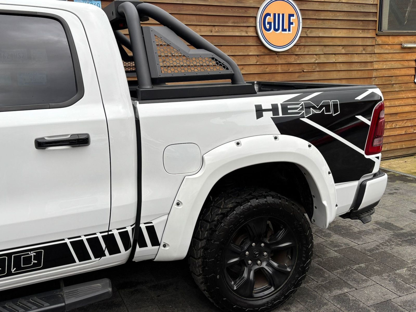 Dodge RAM 1500 Laramie 5,7L 4x4 AHK LPG12´´ Navi Bügel