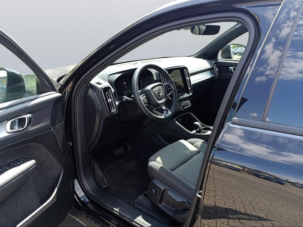 Volvo XC40 2.0 Core 2WD AHK LED SCHEINWERFER