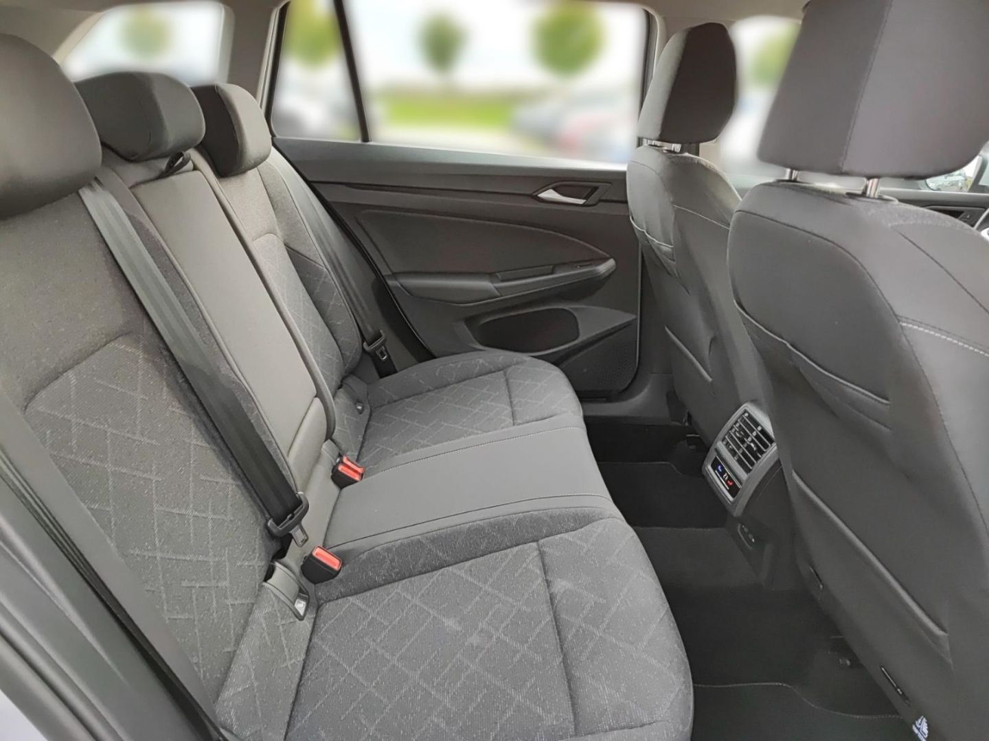 Volkswagen Golf Variant VIII 8 Life 1.0 TSI - Samsaru's Car Outlet