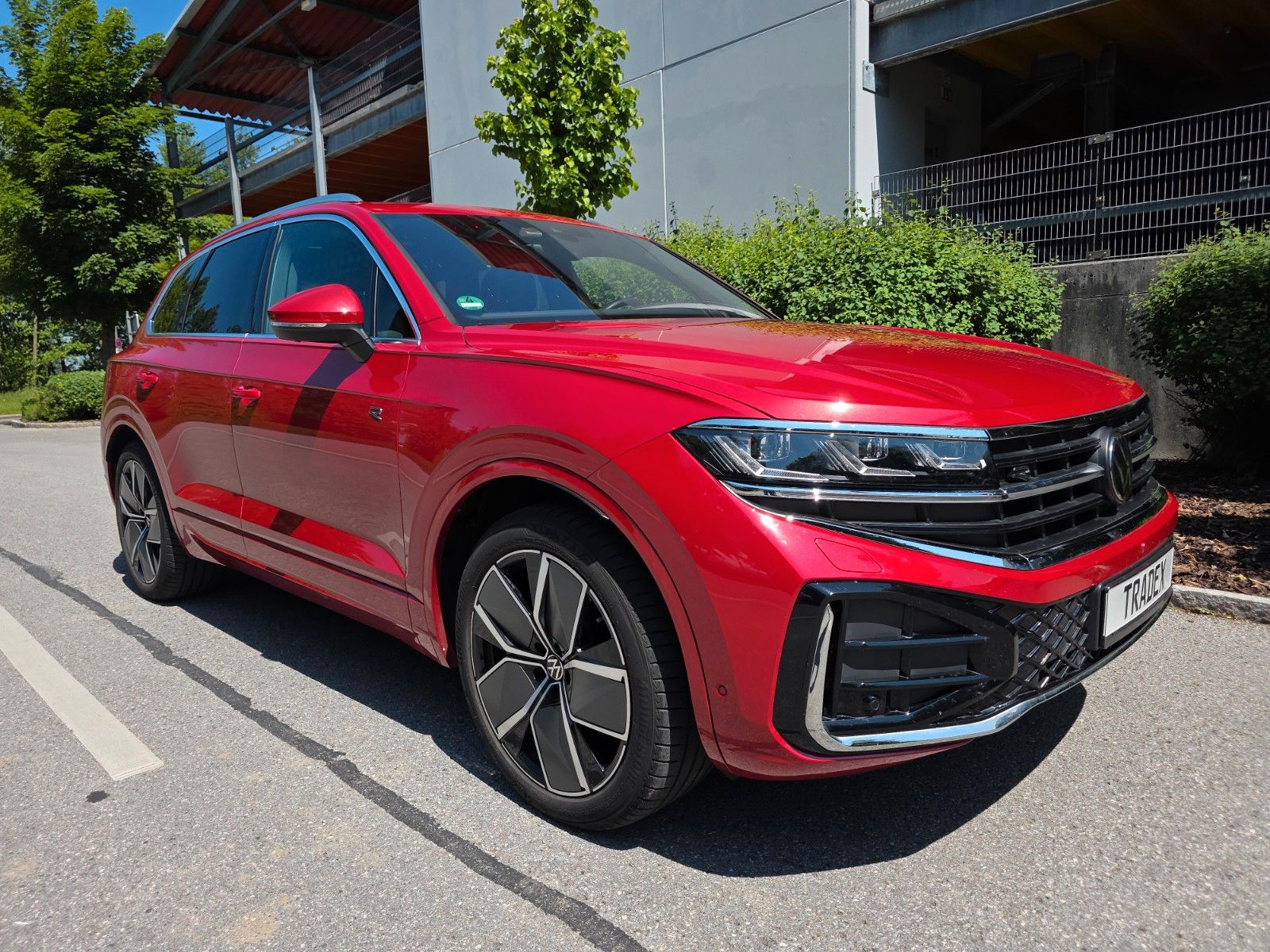 Volkswagen Touareg 3.0 TDI 4Motion R-Line - Samsaru's Car Outlet