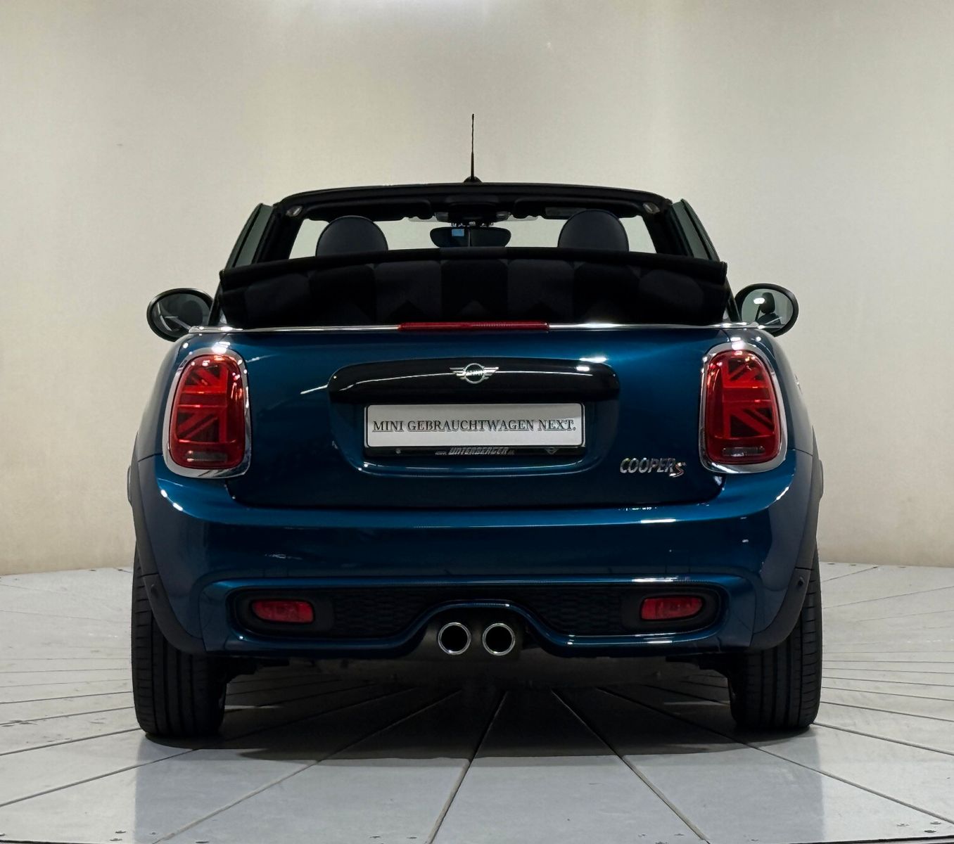 MINI Cooper S Cabrio Sidewalk - Samsaru's Car Outlet