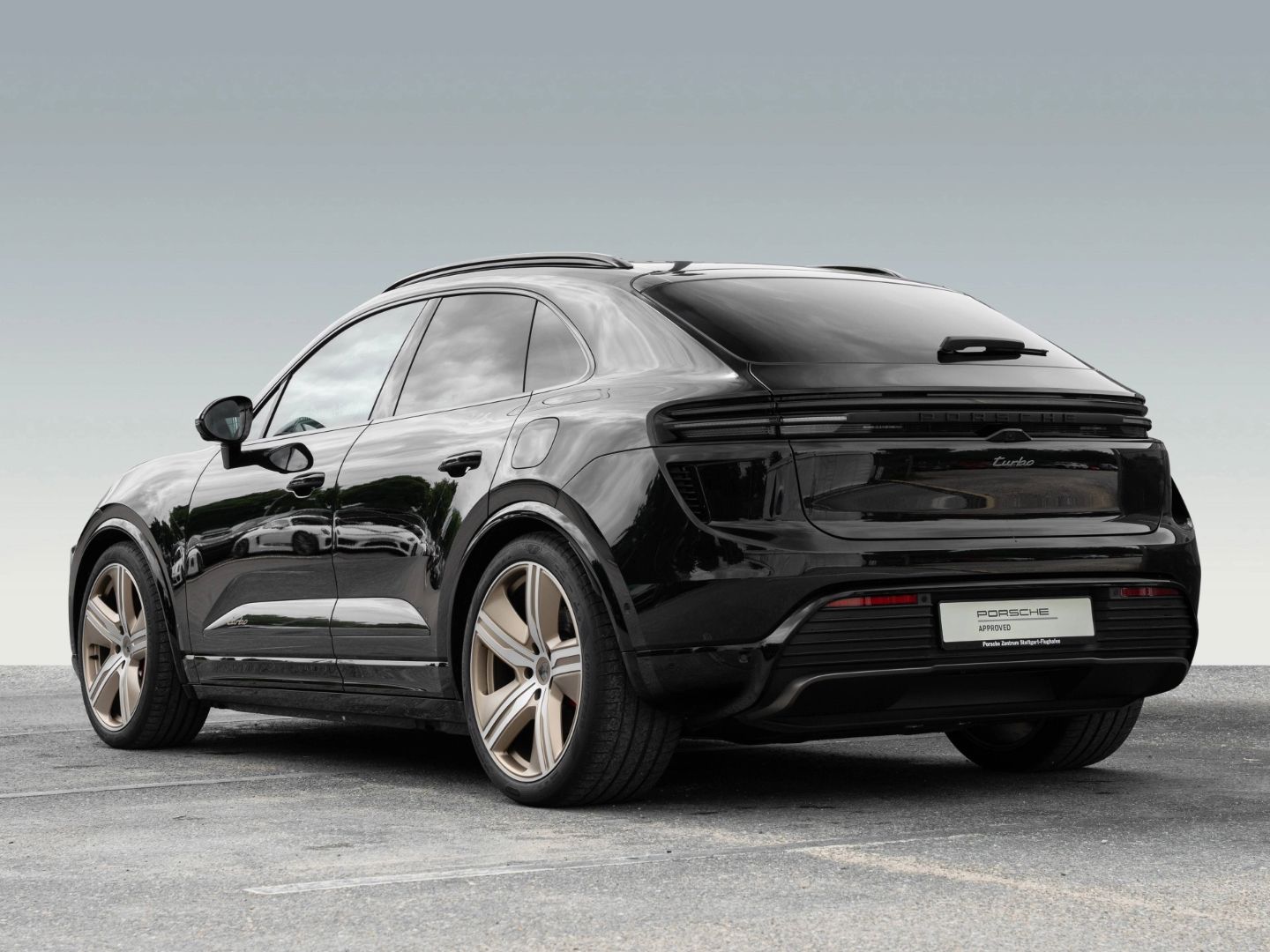 Porsche Macan Turbo Burmester AHK AR HUD Surround View