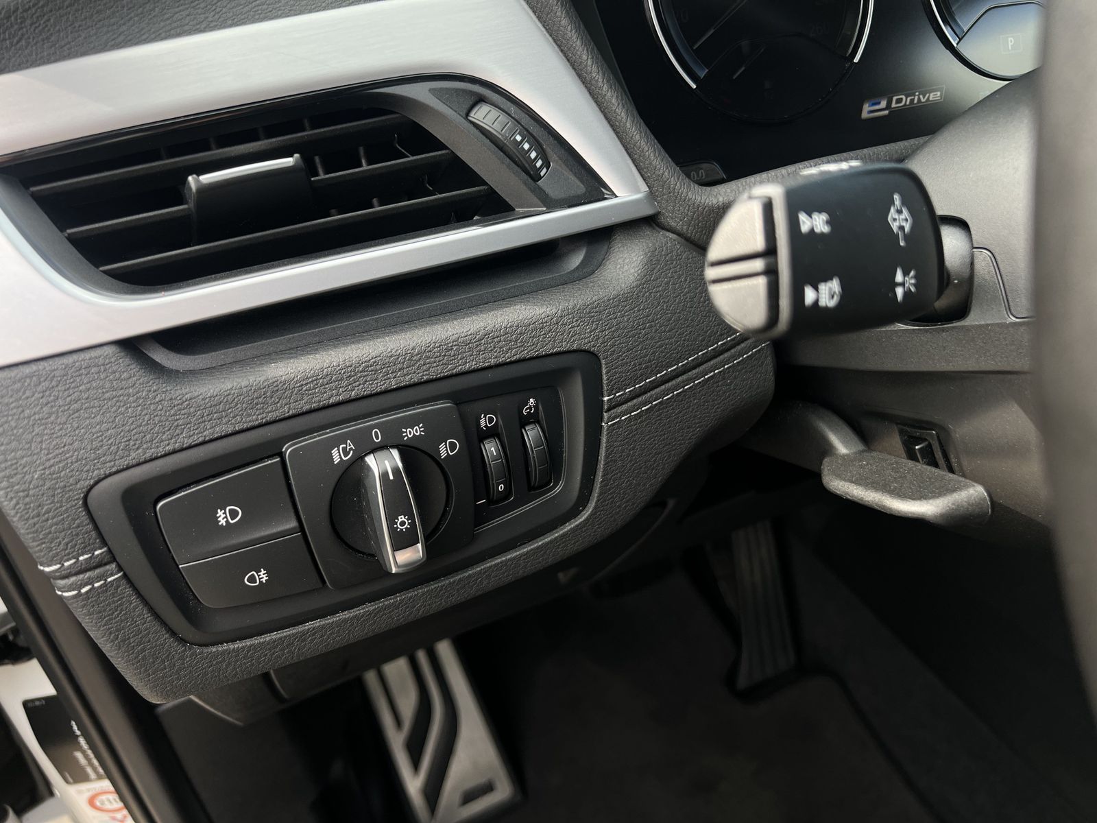 BMW X1 xDrive25e M Sportpaket - Samsaru's Car Outlet