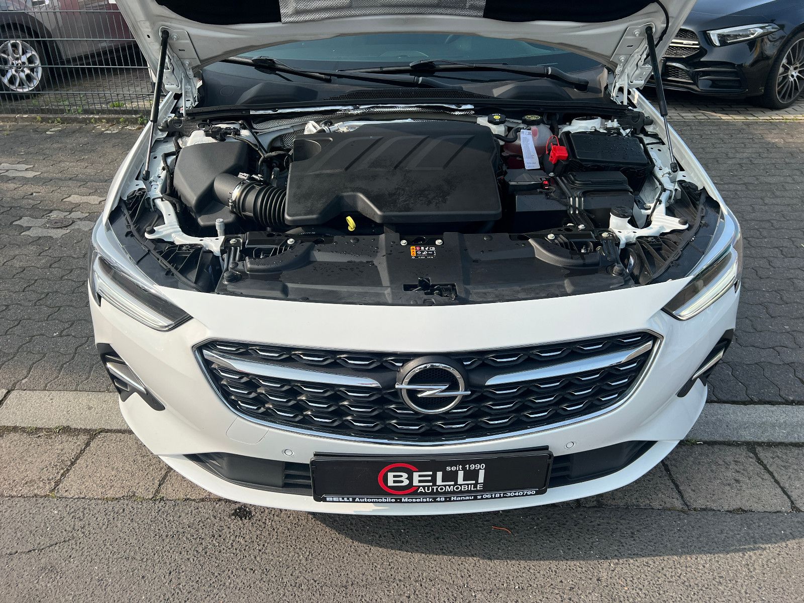 Opel Insignia B Sports Tourer Business - Samsaru's Car Outlet