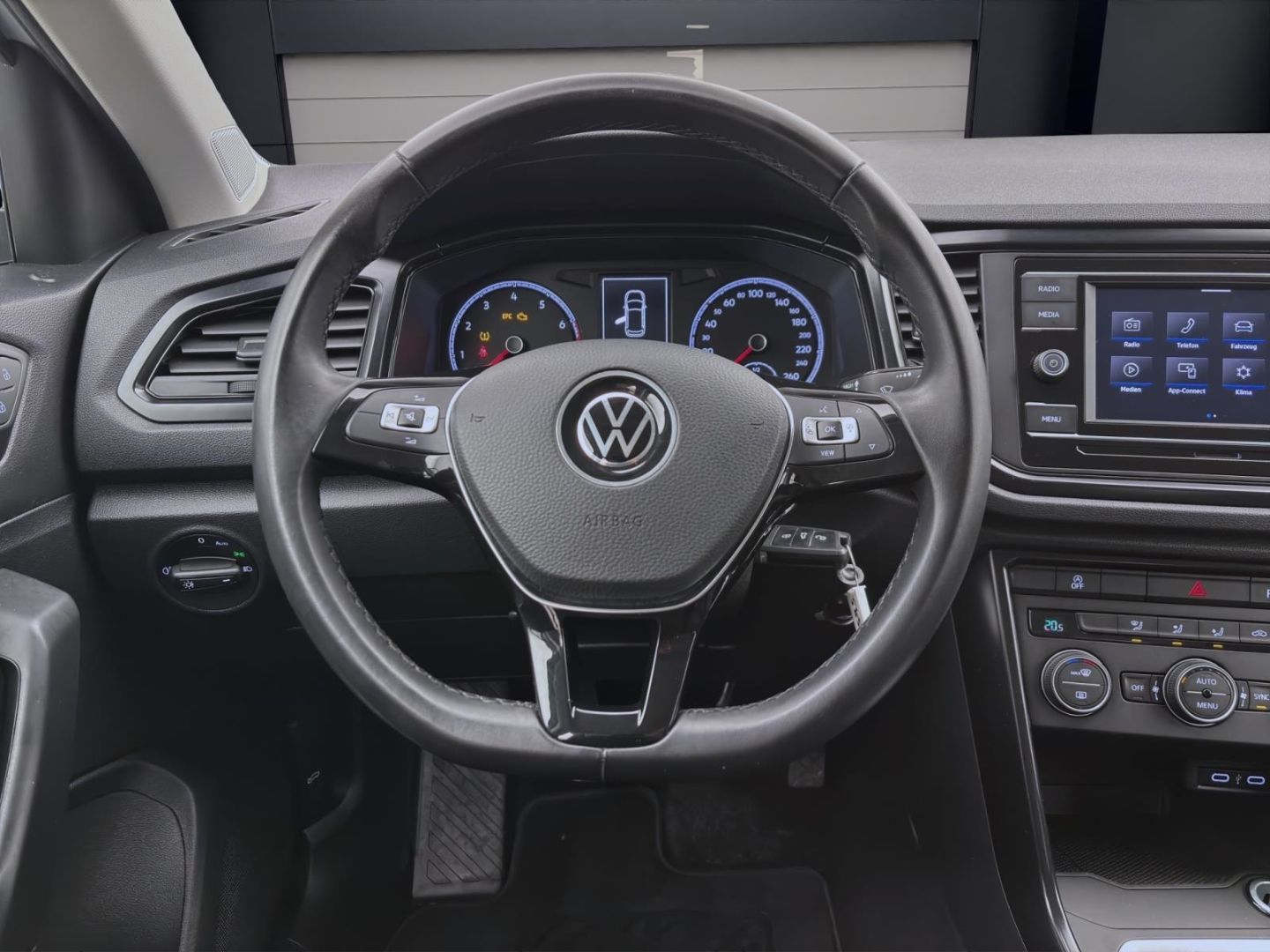 Volkswagen T-Roc 1.0 TSI - Samsaru's Car Outlet