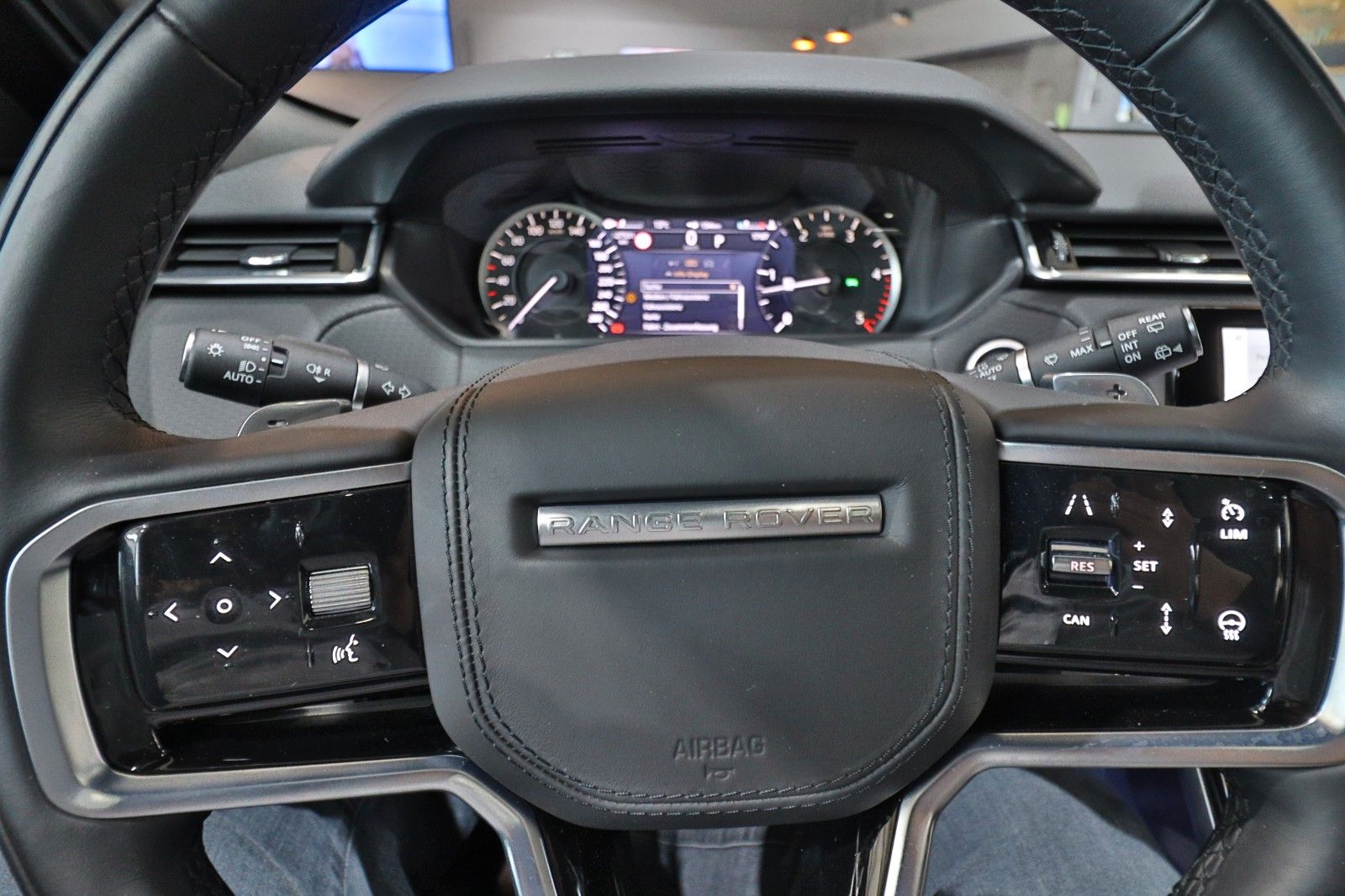 Range Rover Velar 300 R-Dynamic SE - Samsaru's Car Outlet