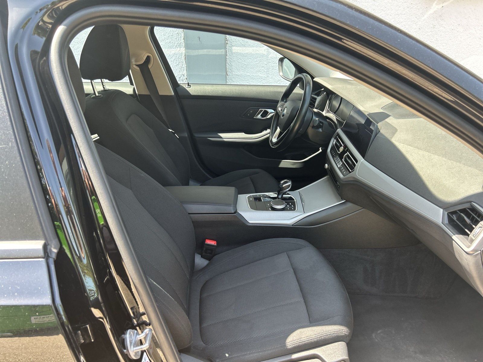 BMW 318i Touring - Samsaru's Car Outlet