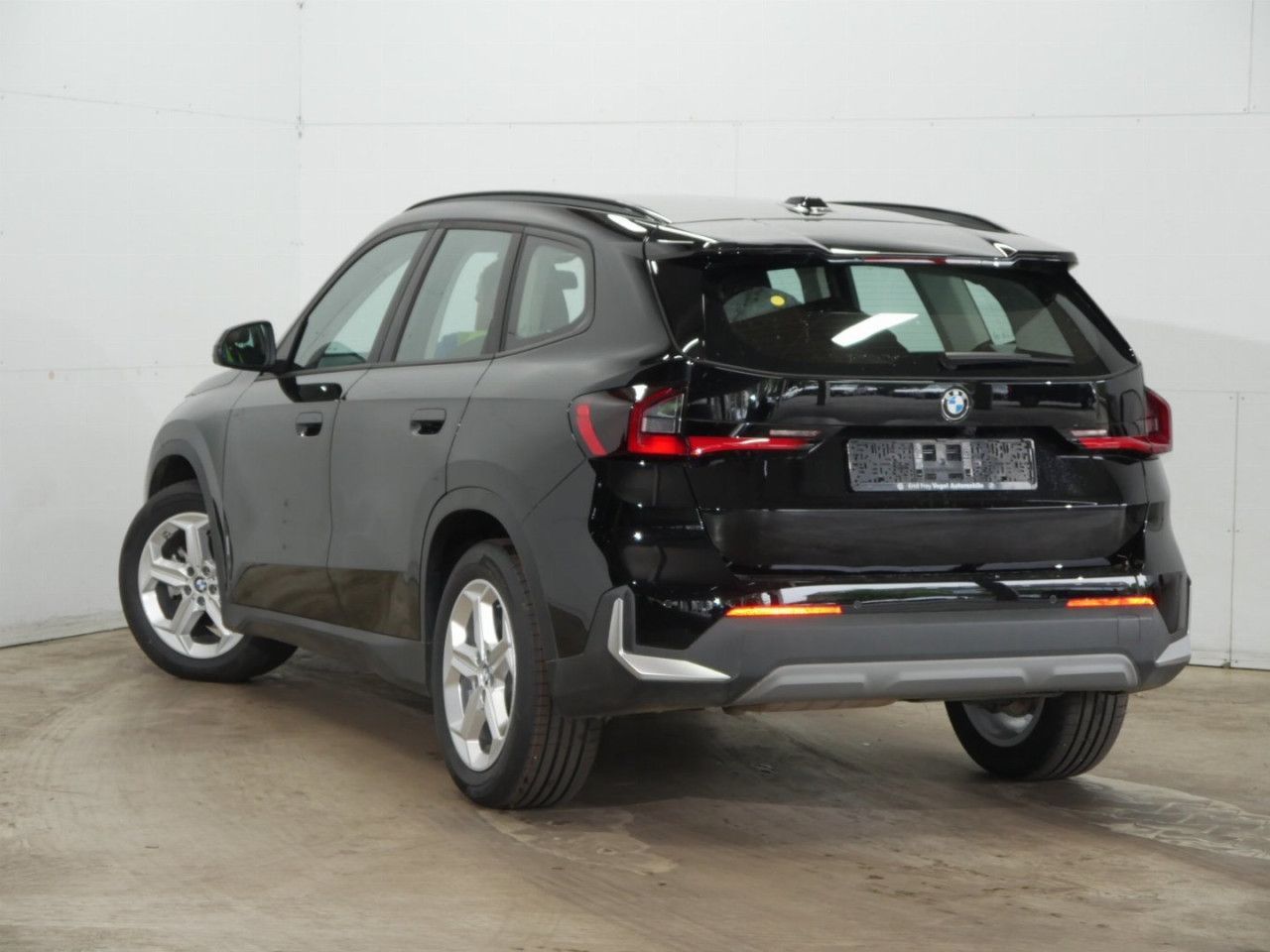 BMW X1 xDrive20d DAProf PA+ HUD LCProf KomZug St+Go" → "BMW X1 xDrive20d - Samsaru's Car Outlet