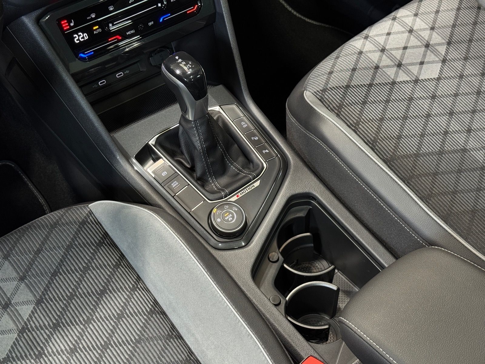 Volkswagen Tiguan R-Line 2.0 TDI DSG 4M - Samsaru's Car Outlet