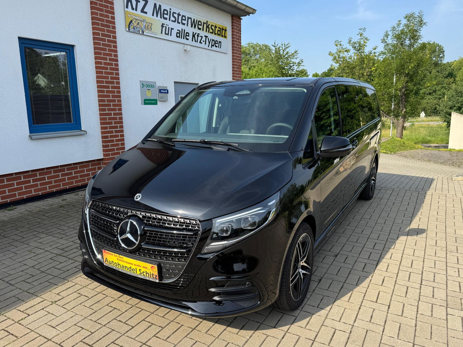 Mercedes-Benz V 300d AVANGARDE AMG - Samsaru's Car Outlet