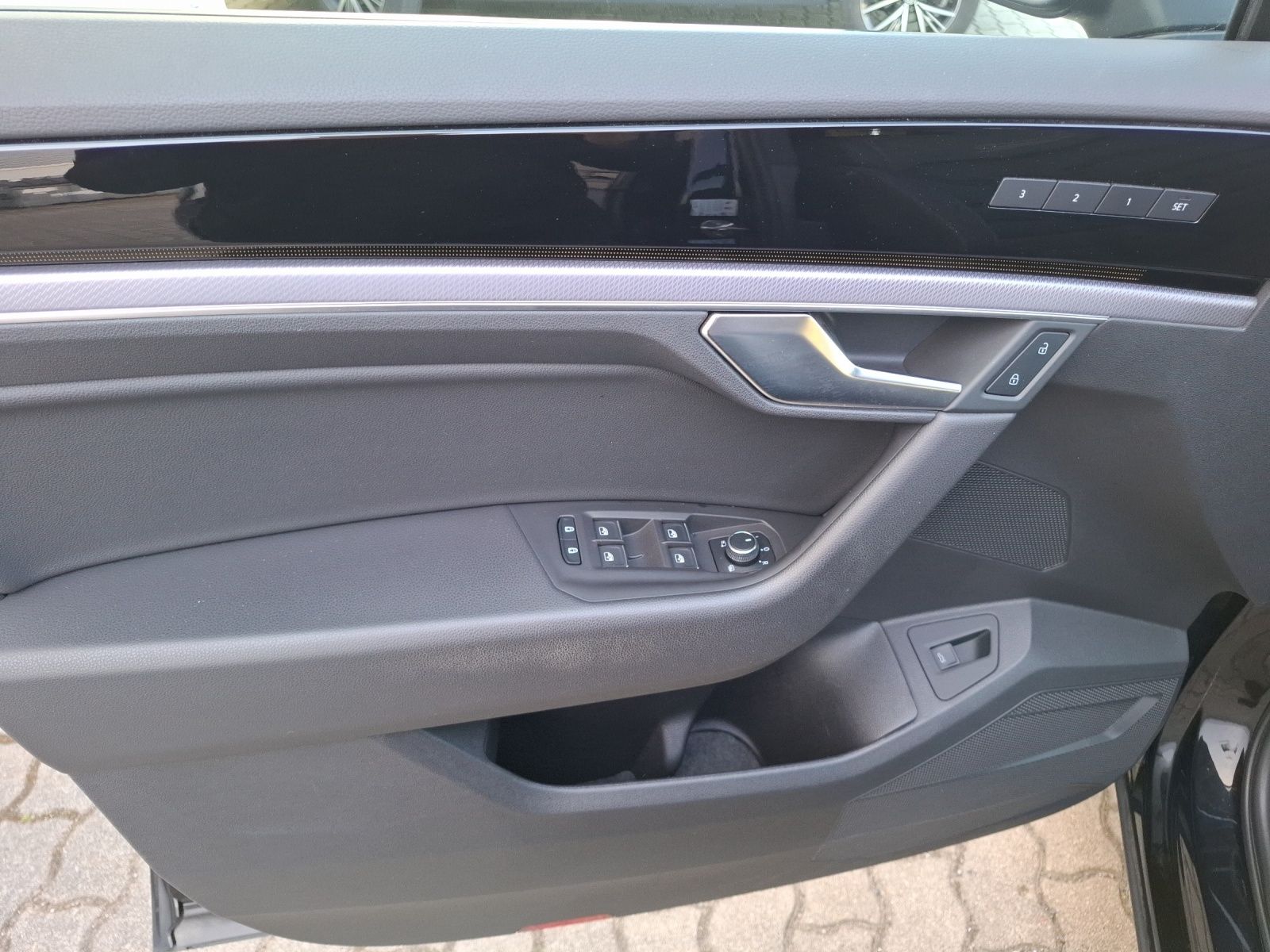Volkswagen Touareg TDI R-Line 4M - Samsaru's Car Outlet