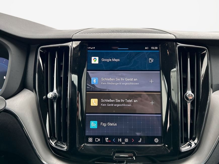 Volvo XC60 B5 B AWD Core - Samsaru's Car Outlet