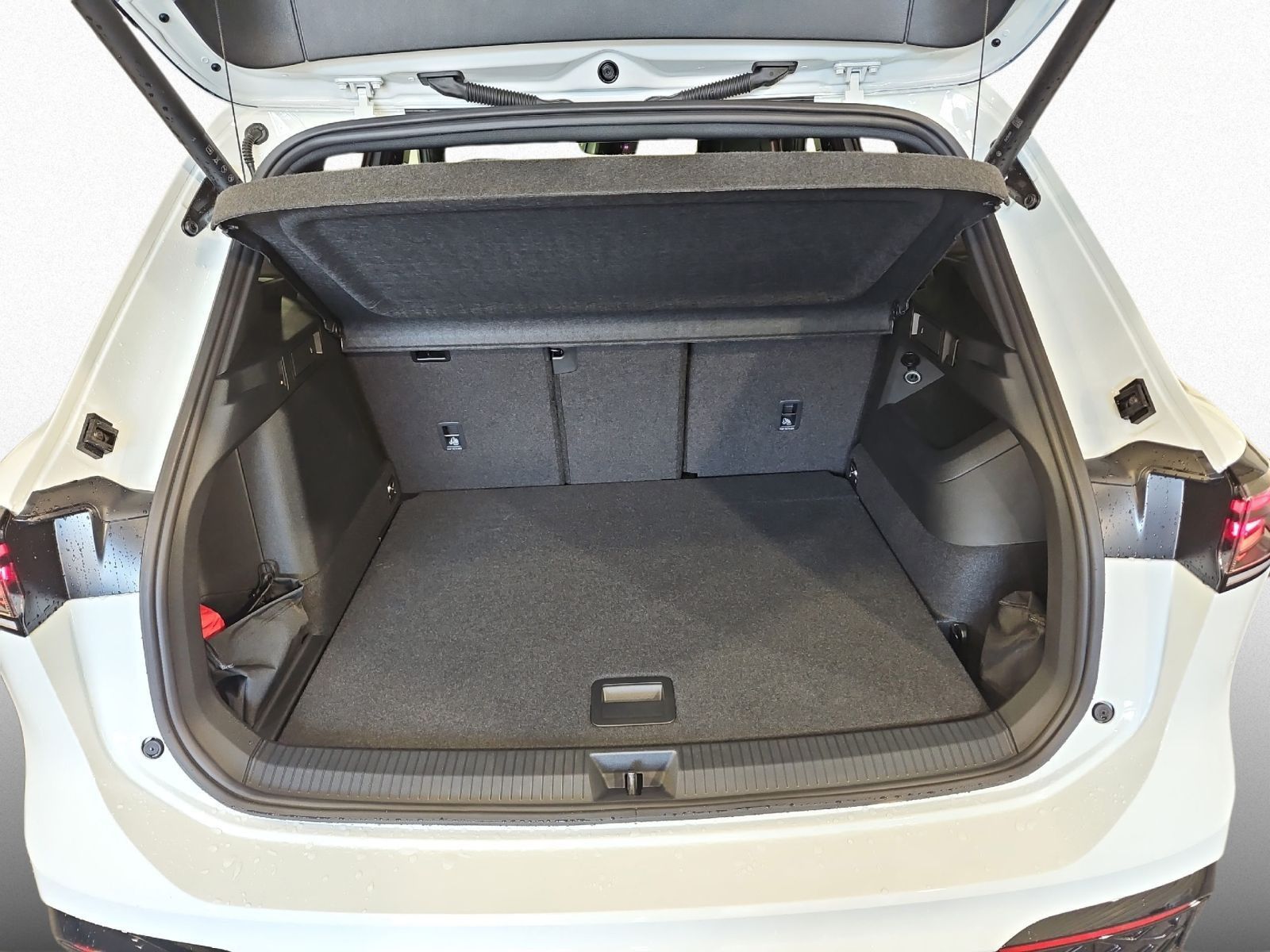 Volkswagen Tiguan R-Line 1.5 eHybrid DSG LEDER+AHK+PANO+NAV