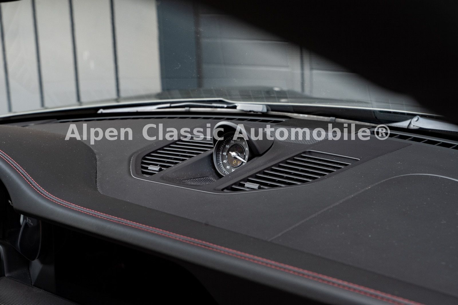 Porsche 992 Carrera 4 GTS Sport Chrono, Burmest