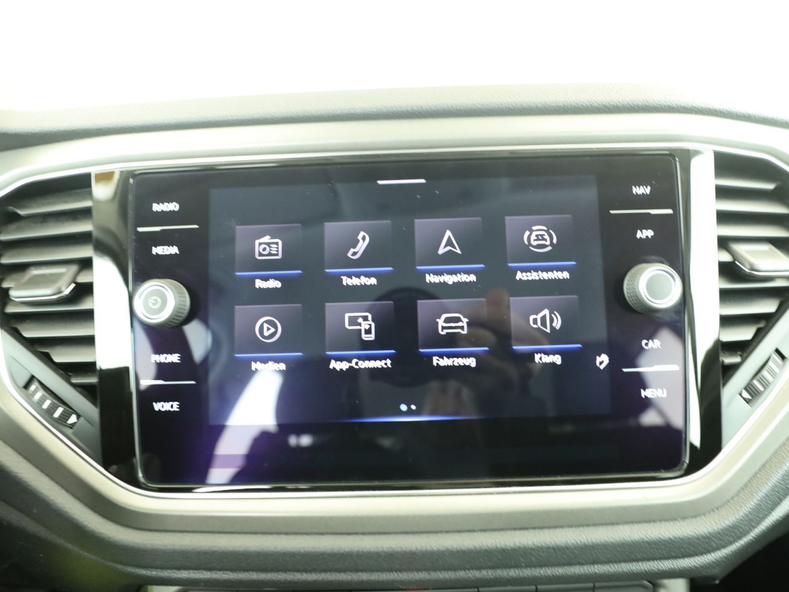 Volkswagen T-Roc 2.0 TDI Style - Samsaru's Car Outlet