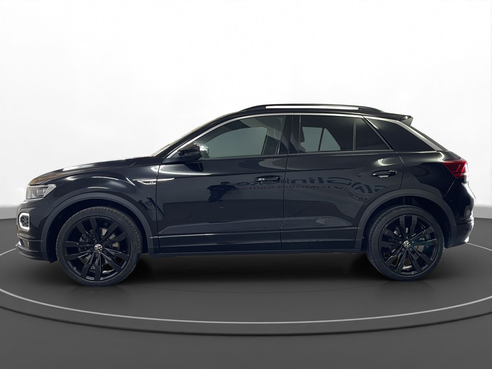 Volkswagen T-Roc 1.5 TSI Sport R-Line - Samsaru's Car Outlet