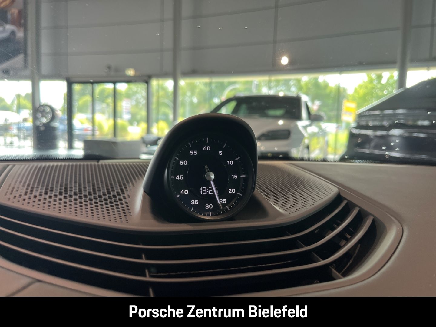 Porsche Taycan Turbo S Cross Turismo Burmester Panorama