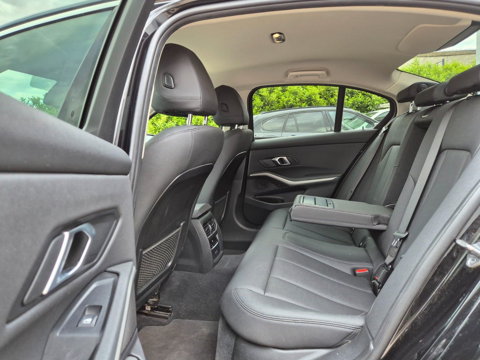 BMW 330 eA - Samsaru's Car Outlet