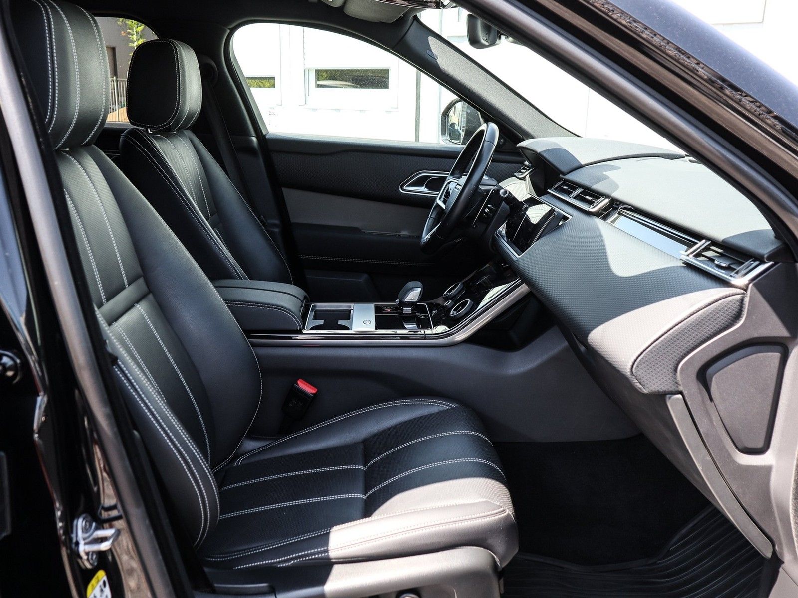 Range Rover Velar P400e Hybrid S - Samsaru's Car Outlet