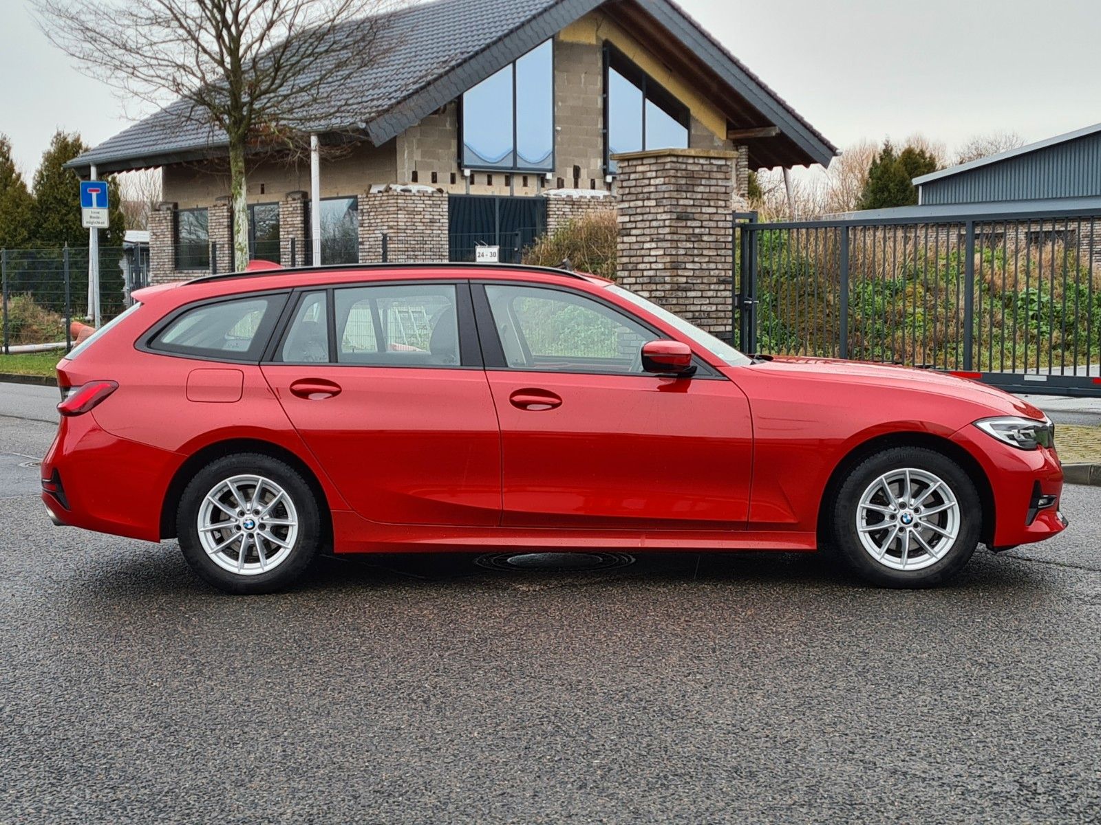 BMW 3 Touring 320 i Sport Line - Samsaru's Car Outlet