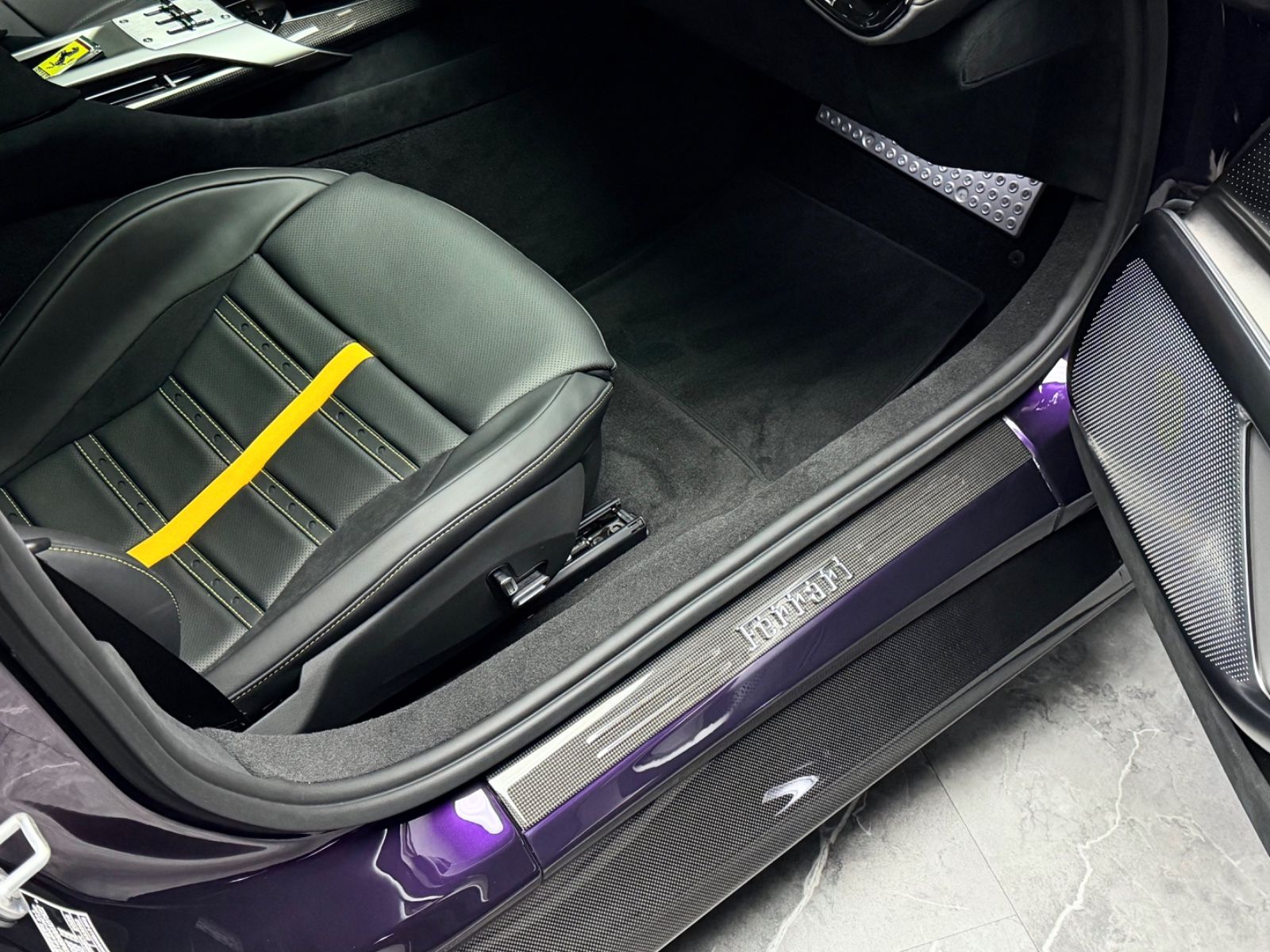 Ferrari 12Cilindri FULLCARBON VIOLA HONGKONG LIFT 360