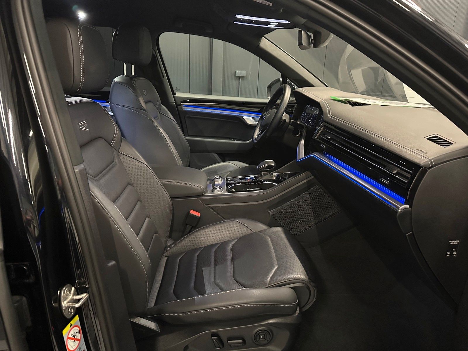 Volkswagen Touareg R-Line - Samsaru's Car Outlet