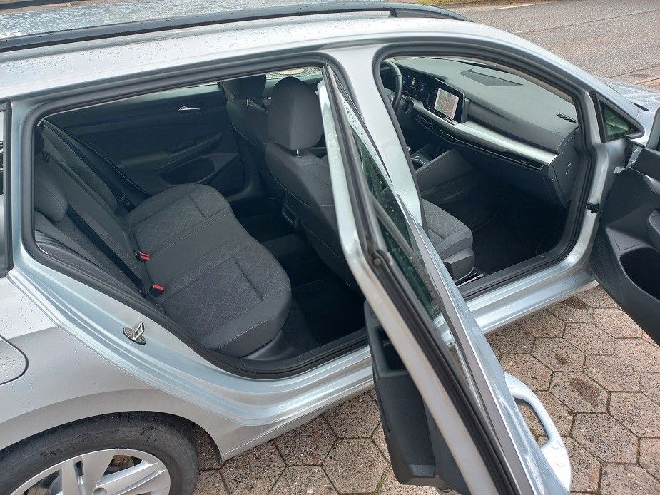 Volkswagen Golf VIII 2.0 TDi Life - Samsaru's Car Outlet