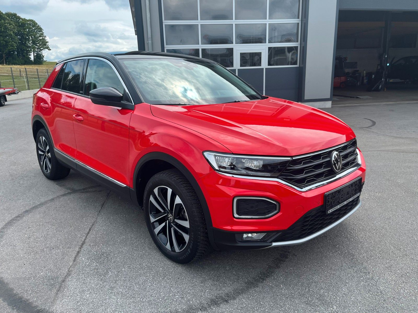 Volkswagen T-Roc 1.5 TSI DSG UNITED - Samsaru's Car Outlet