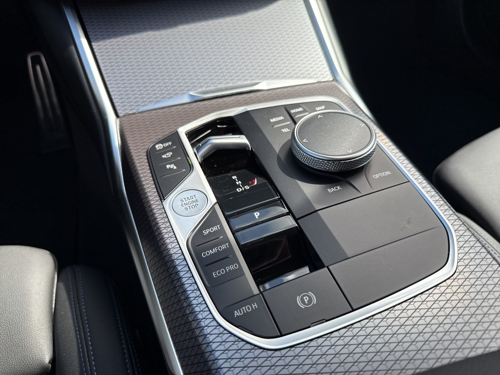 BMW 320d xDrive Touring AHK 360° HEAD-UP RFK HIFI BT