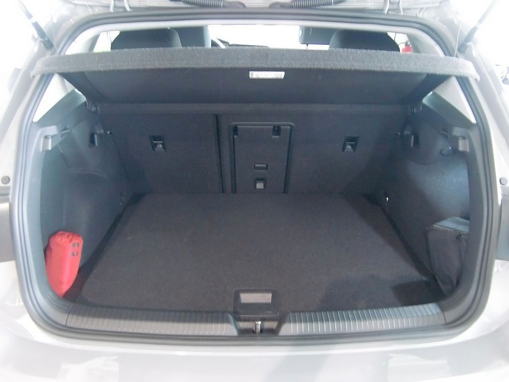Volkswagen Golf VIII 1.5 TSI Life - Samsaru's Car Outlet