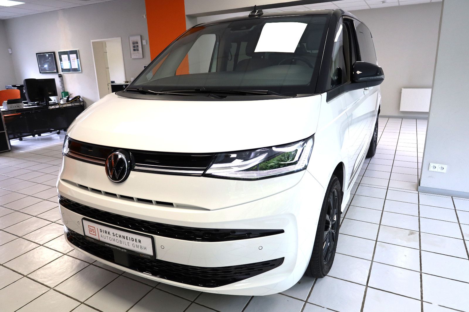 Volkswagen T7 2.0 TDI Multivan Edition - Samsaru's Car Outlet