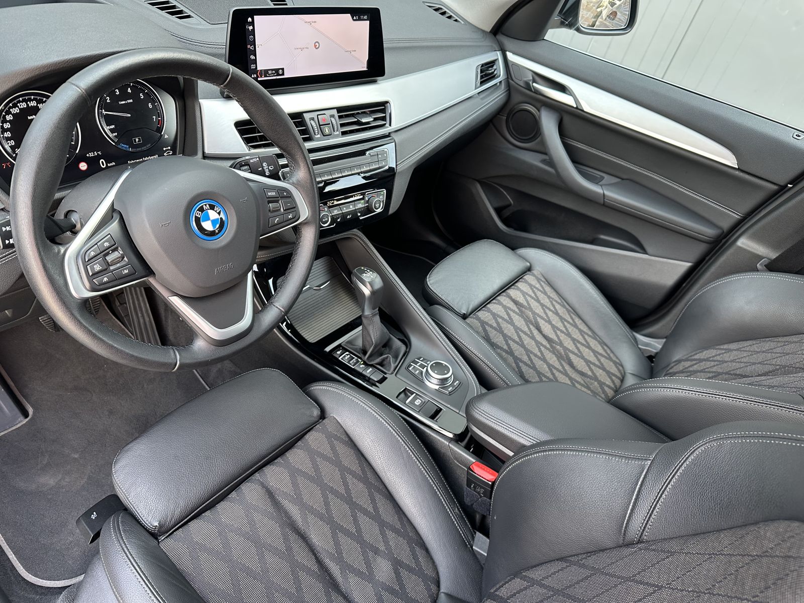 BMW X1 xDrive25e xLine - Samsaru's Car Outlet
