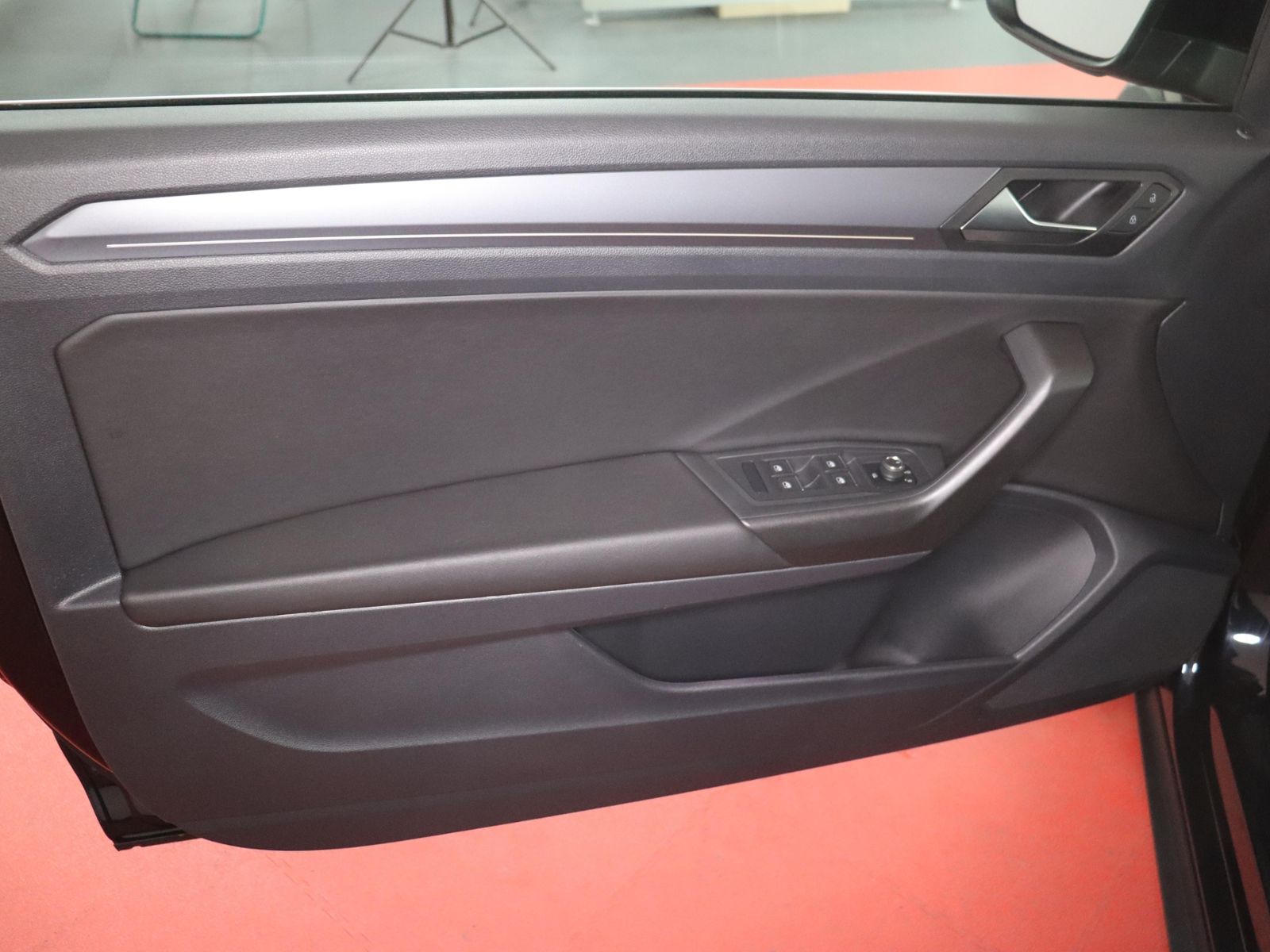 Volkswagen T-Roc R-Line 1.5TSI DSG - Samsaru's Car Outlet