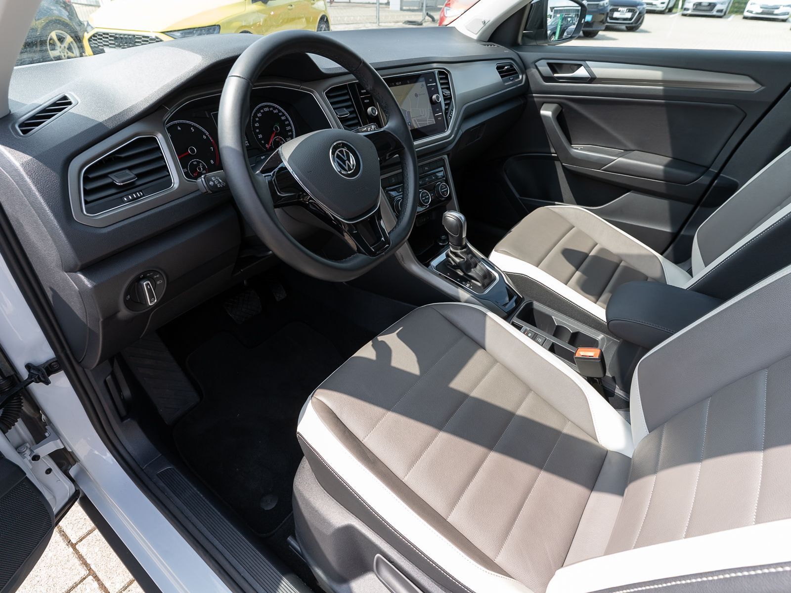 Volkswagen T-Roc Style 1.5TSI DSG - Samsaru's Car Outlet