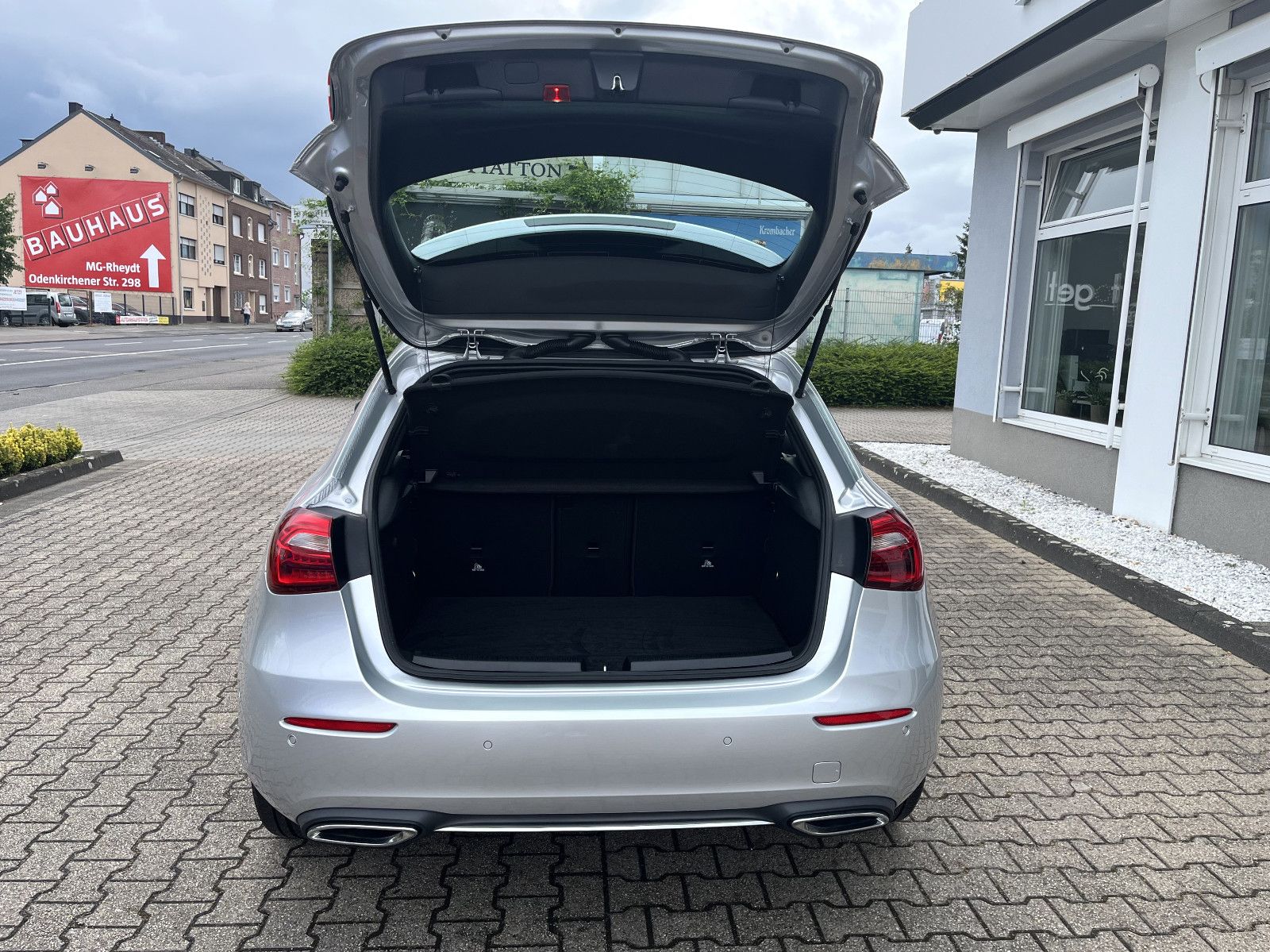Mercedes-Benz A 180 Progressive - Samsaru's Car Outlet