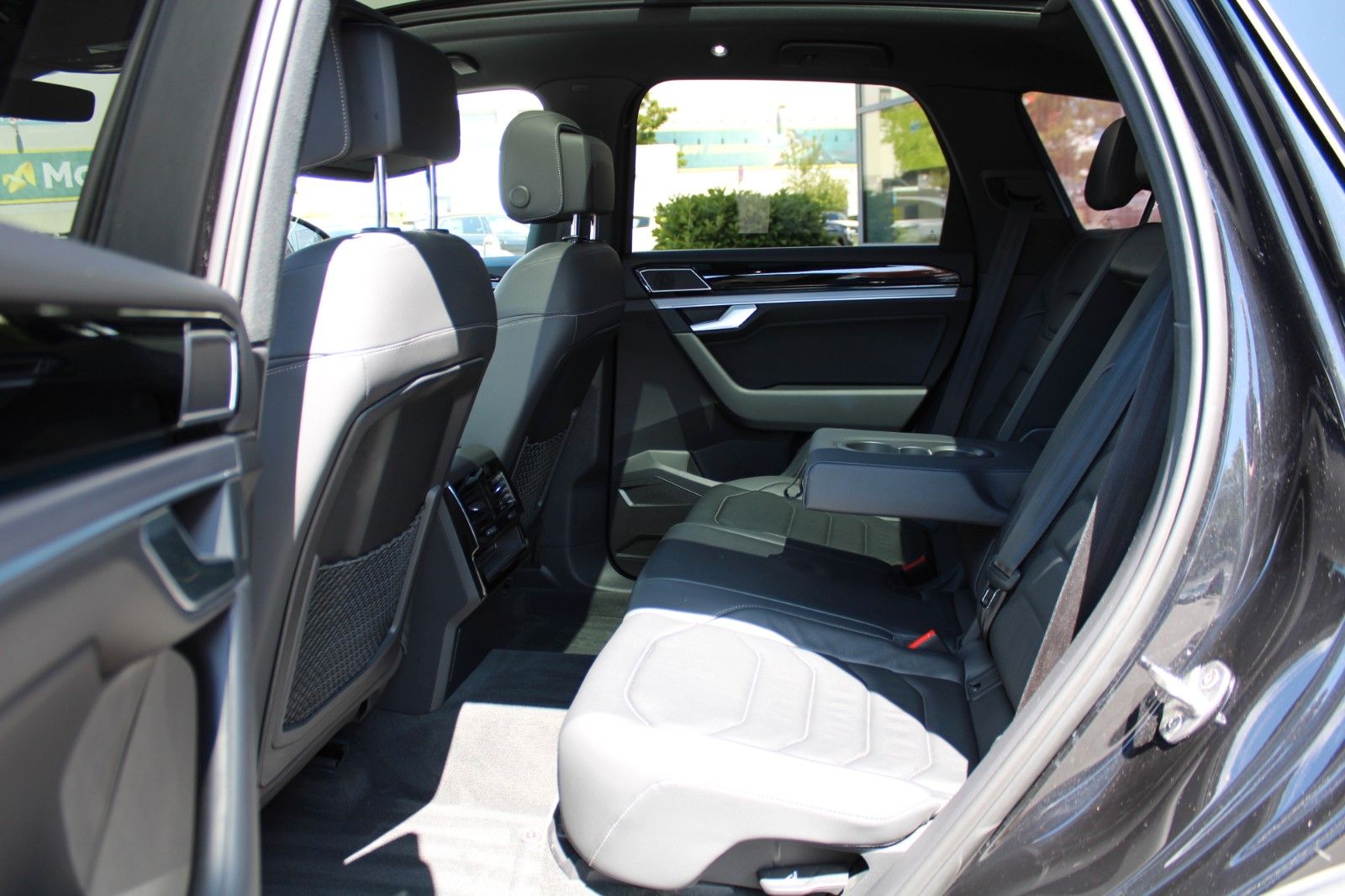 Volkswagen Touareg TDI R-Line - Samsaru's Car Outlet