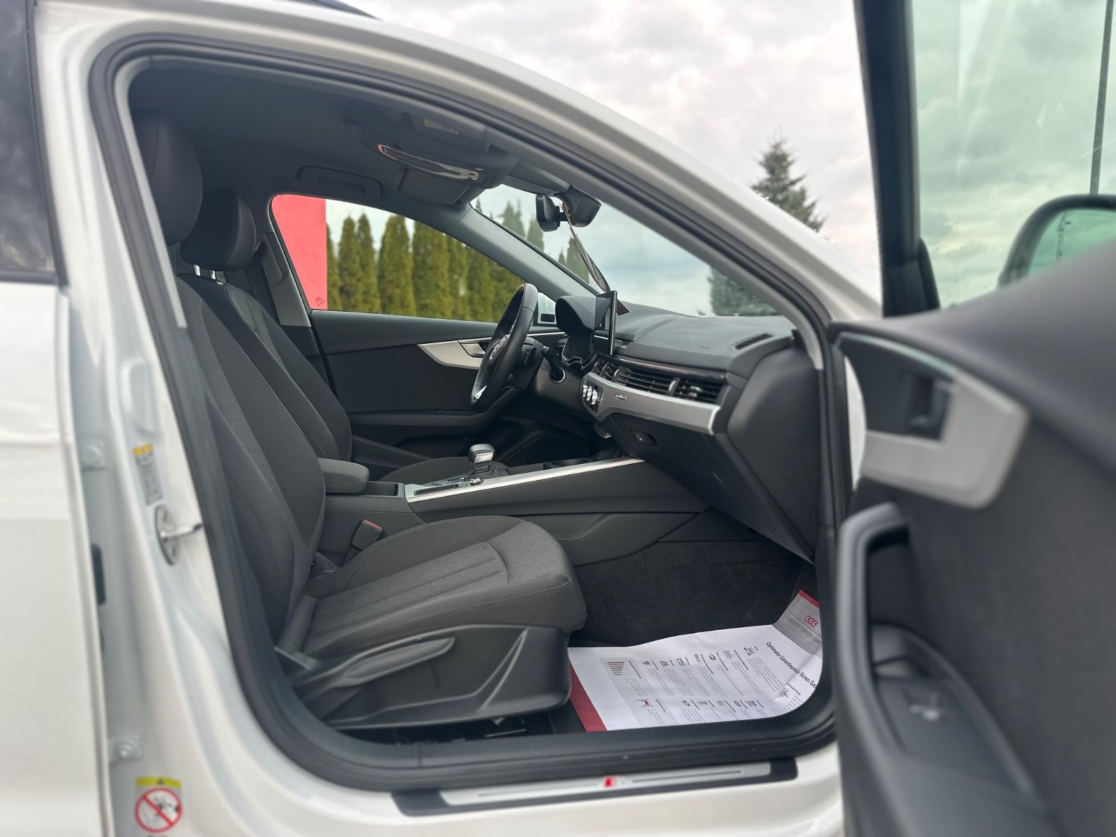 Audi A4 Avant 40 TFSI quattro S line - Samsaru's Car Outlet