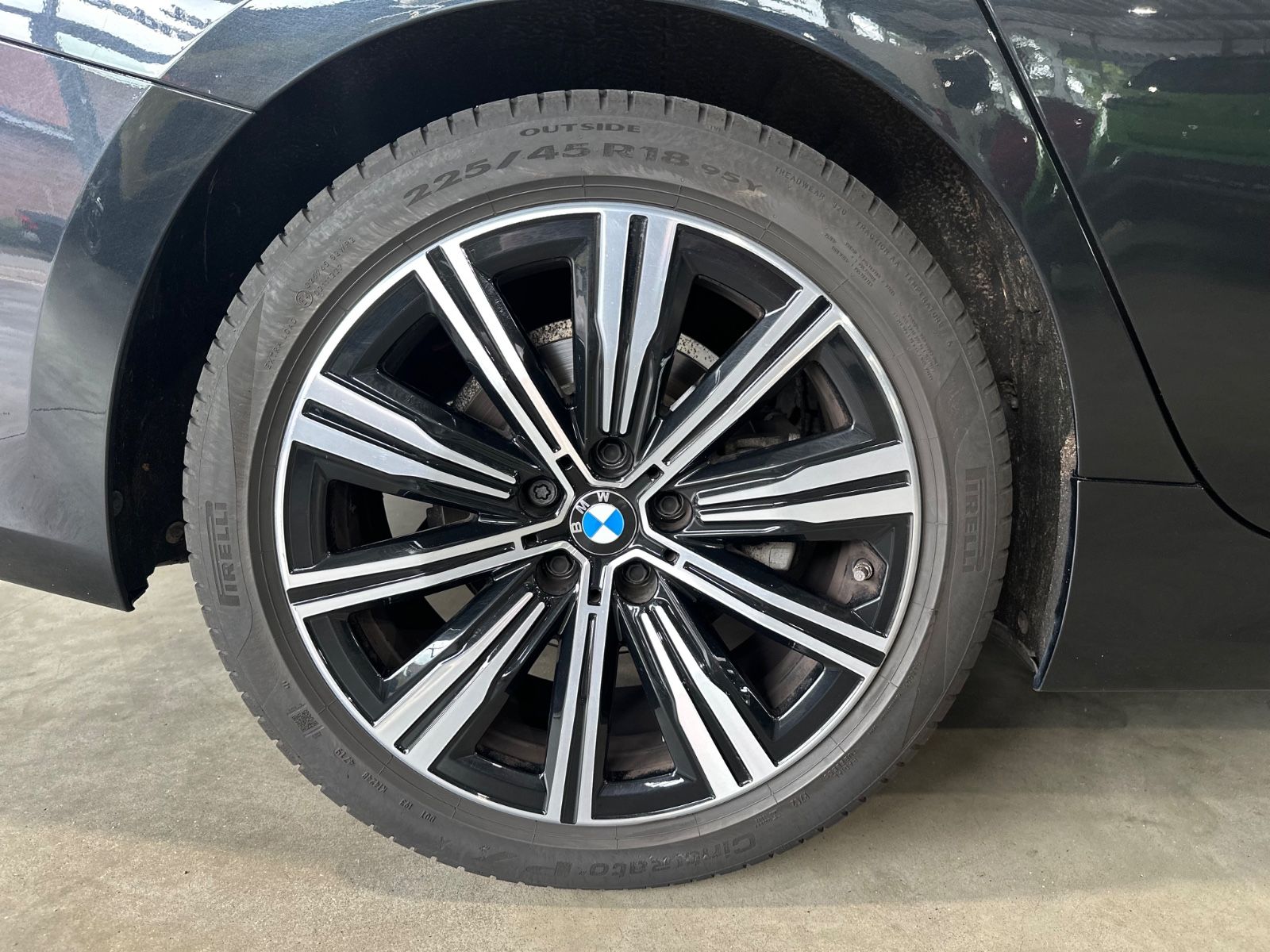 BMW 320 i Lim. Luxury Line - Samsaru's Car Outlet