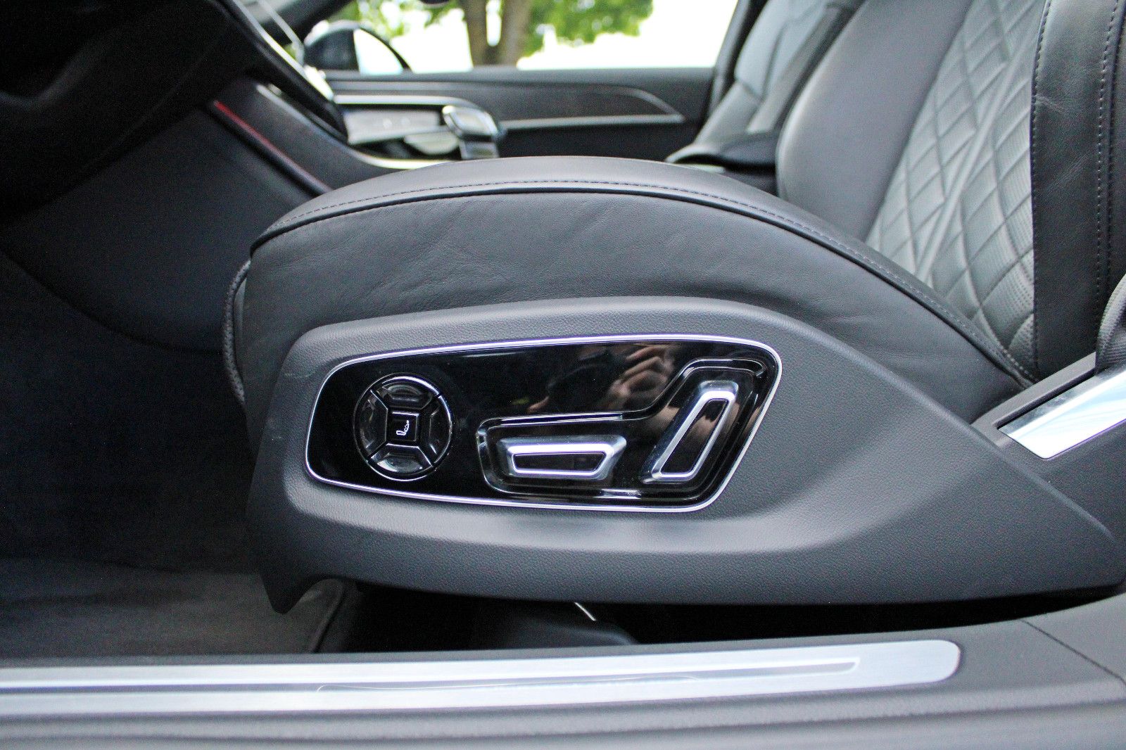 Audi A8 Lang 50TDI S LINE BLACK - Samsaru's Car Outlet