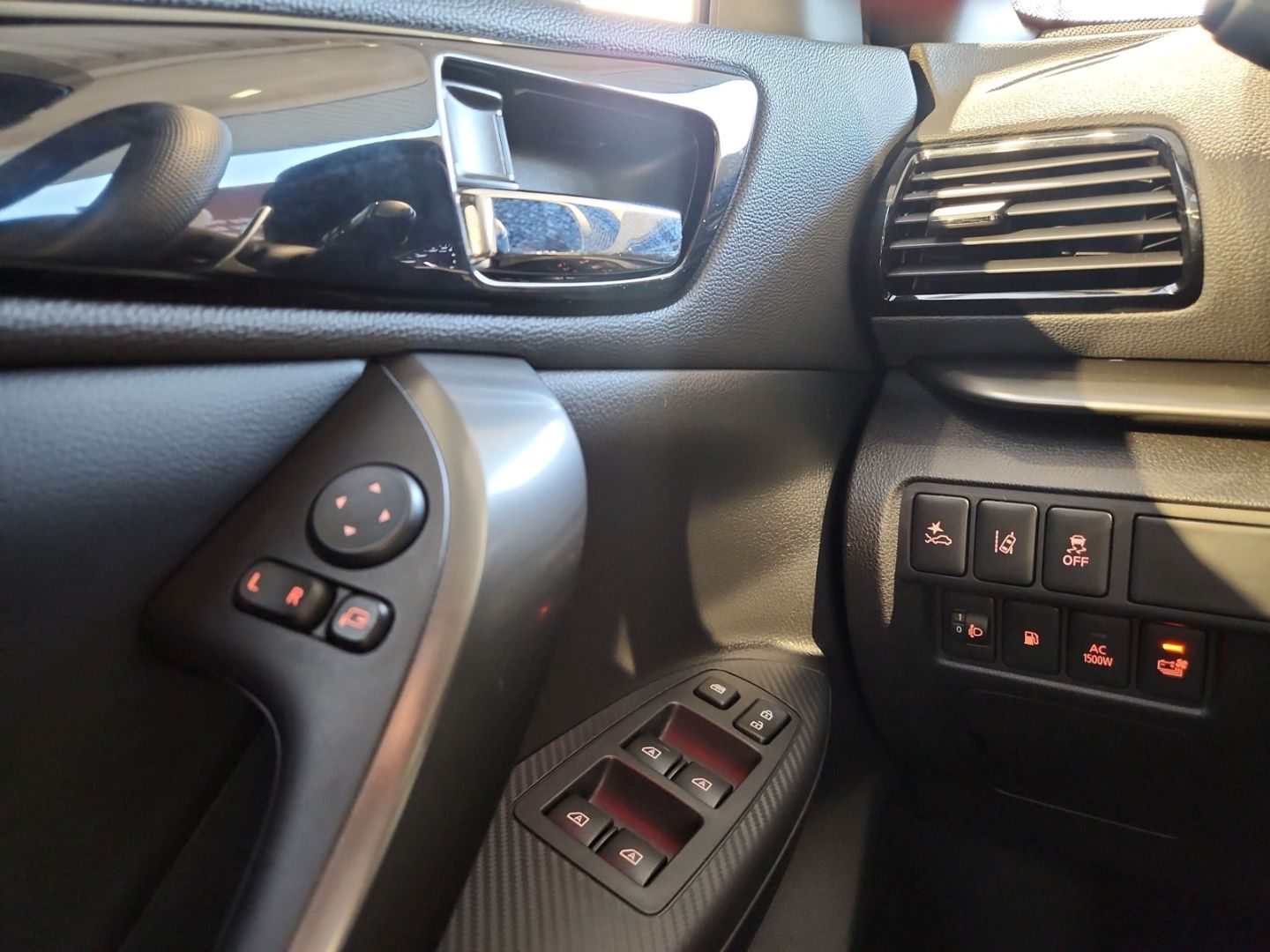 Mitsubishi Eclipse Cross Plug-In Hybrid Select Black WR Gar