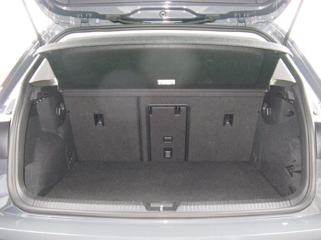 Volkswagen Golf VIII Life 2.0 - Samsaru's Car Outlet