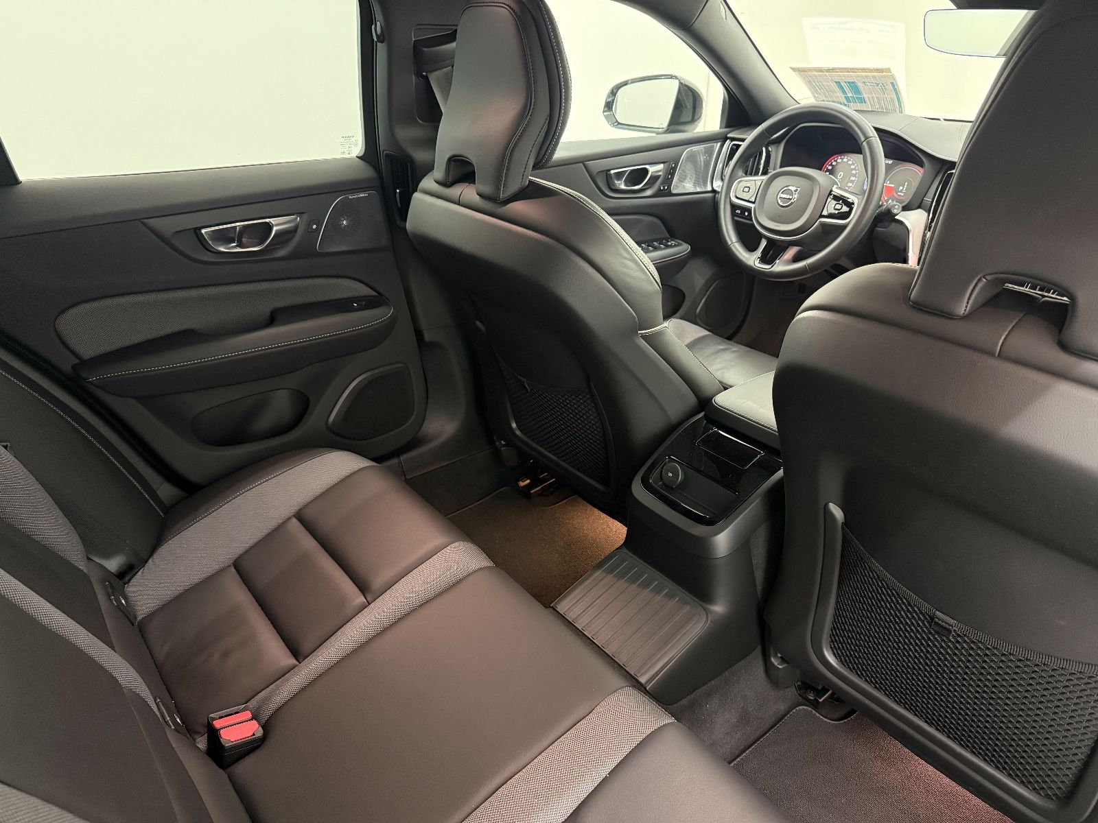 Volvo V60 Kombi Plus Dark Recharge Plug-In Hybrid AWD