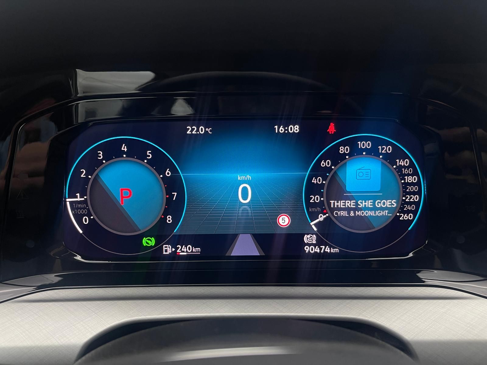 Volkswagen Golf 1.0 eTSI Life - Samsaru's Car Outlet