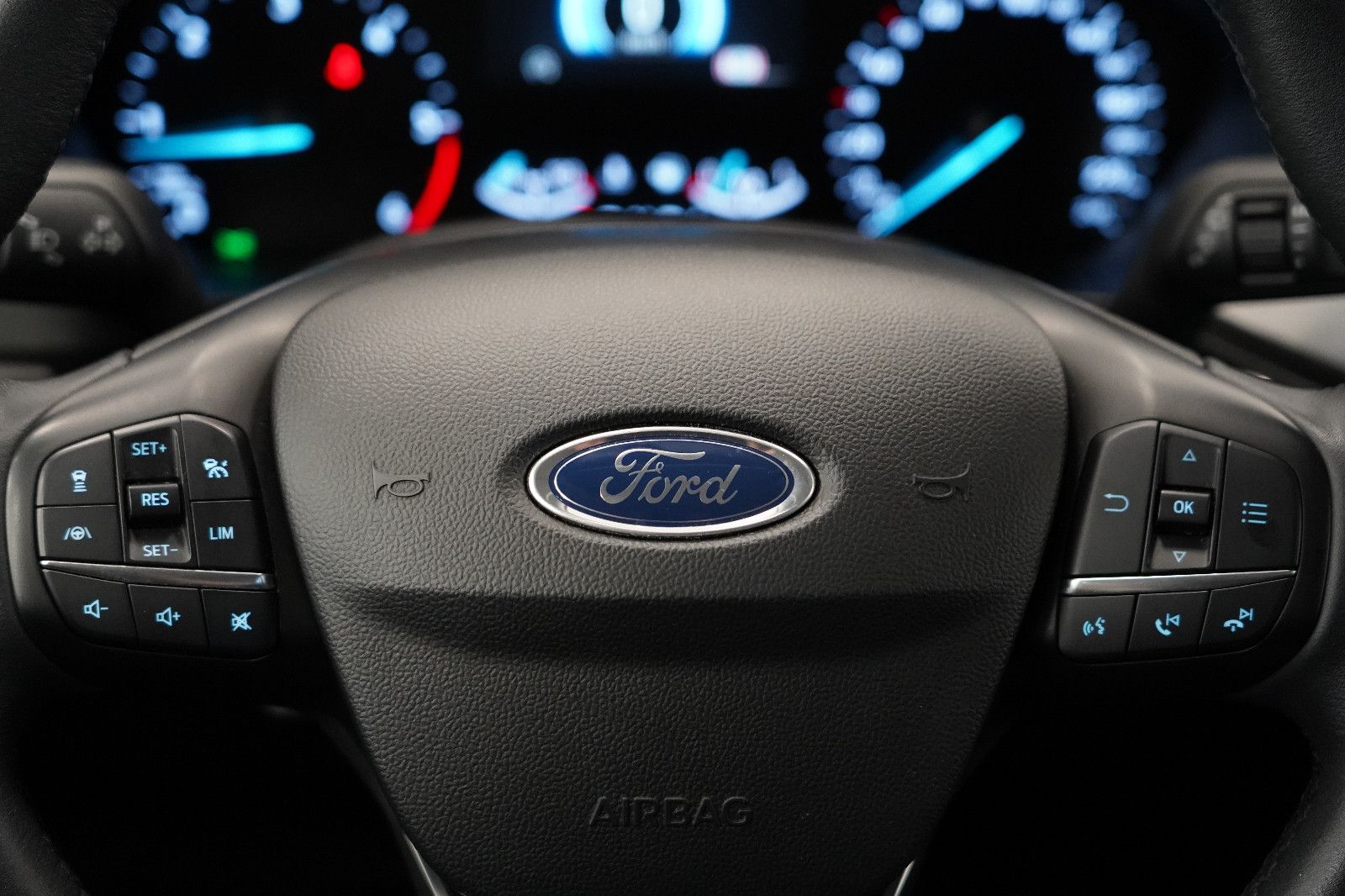Ford Focus Turnier 1.5 Titanium - Samsaru's Car Outlet