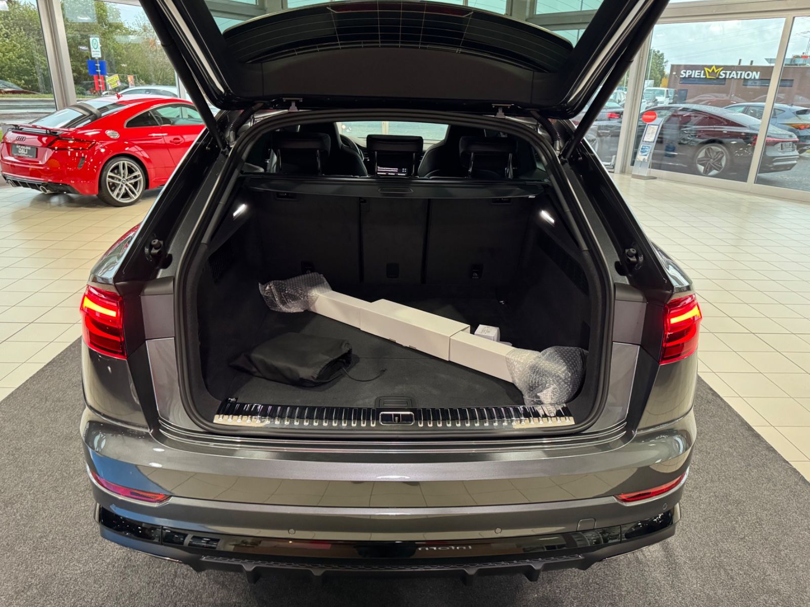 Audi Q8 50 TDI quattro S-LINE - Samsaru's Car Outlet